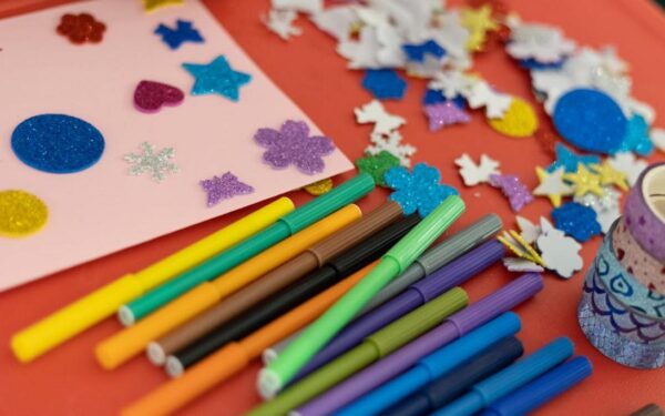 Lapbook – co to jest, jak zrobić i pomysły na kreatywne projekty edukacyjne